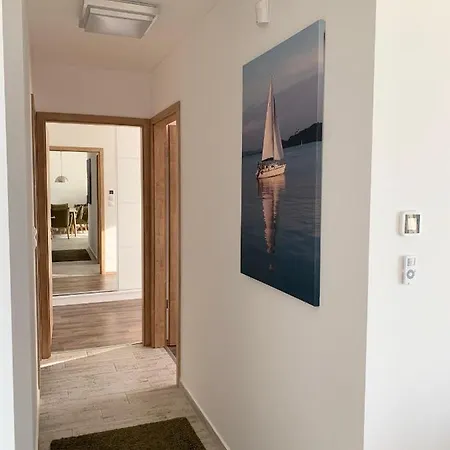Admiral Luxury V. Apartman Апартаменты *